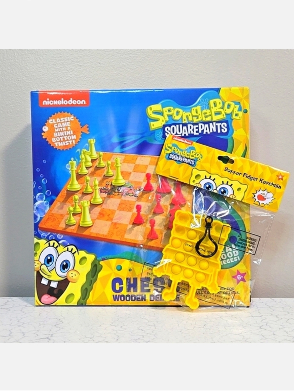 Spongebob Squarepants Deluxe Wood Chess Set + Keychain ~ NWT